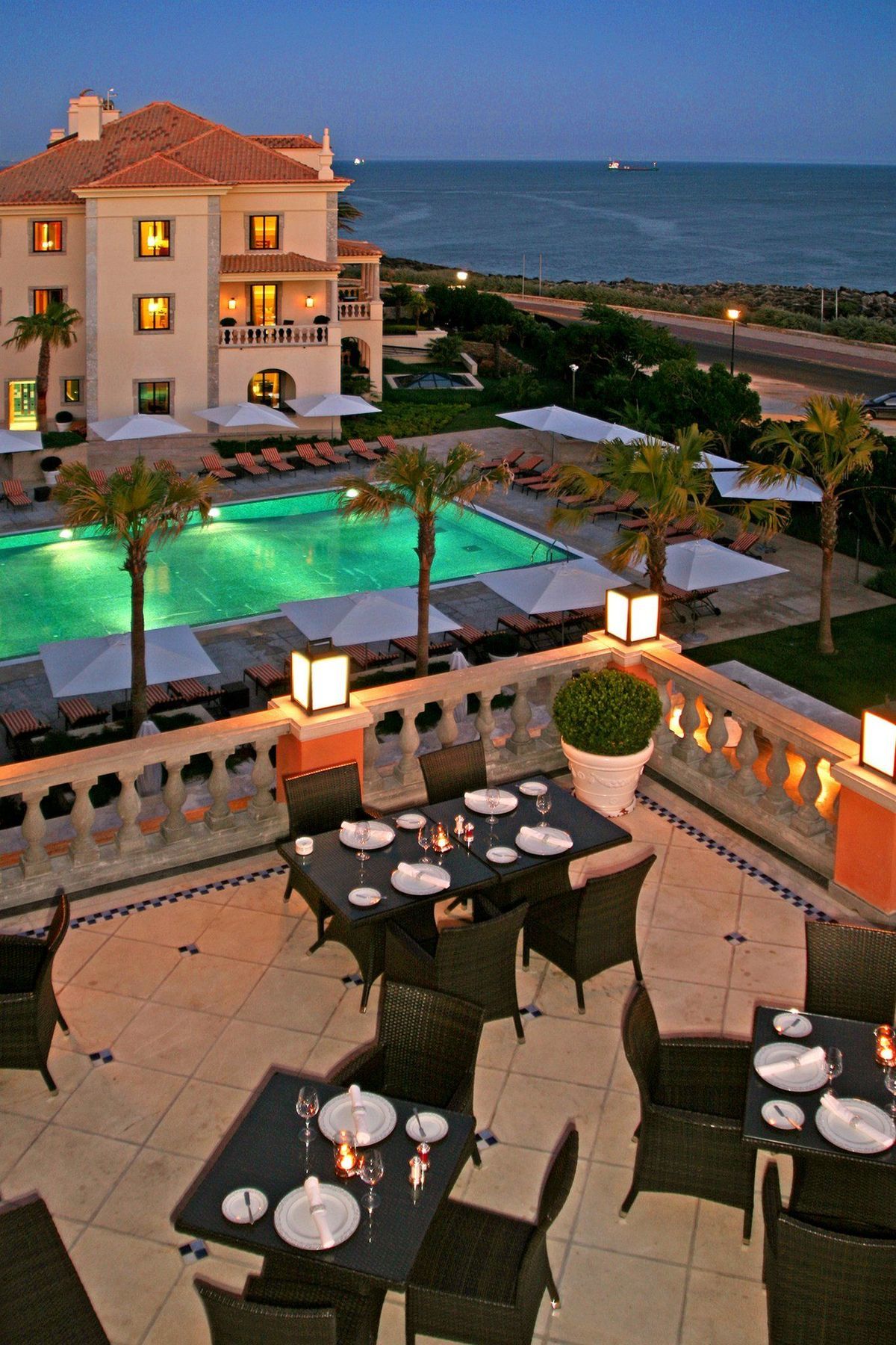 格兰瑞沃伊塔里Spa酒店 卡斯凯什 餐厅 照片 The pool at the hotel