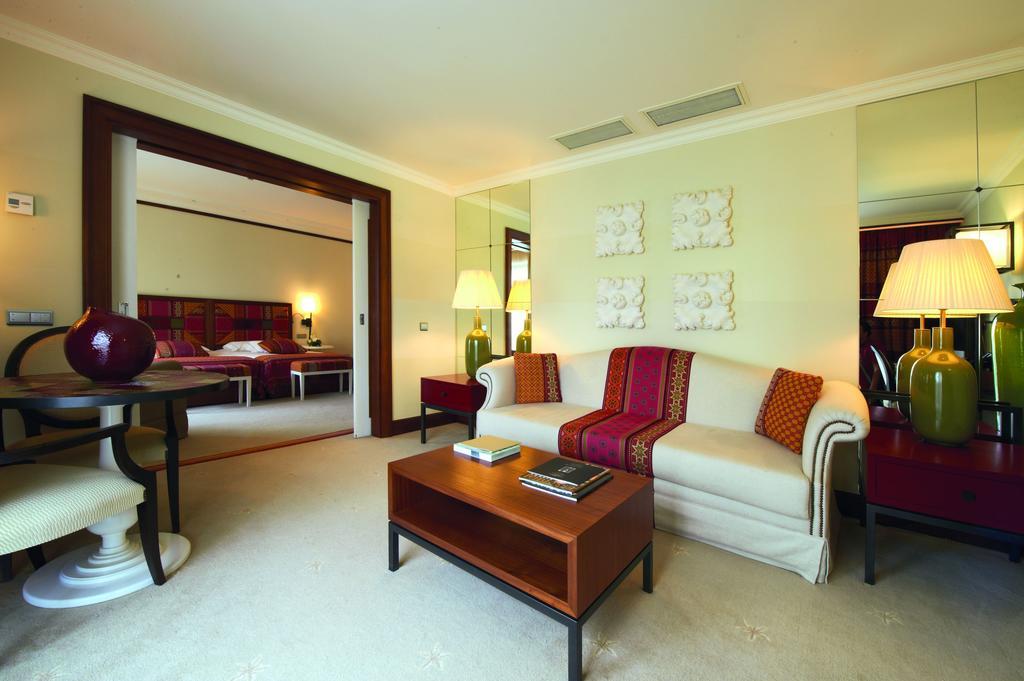 格兰瑞沃伊塔里Spa酒店 卡斯凯什 外观 照片 A suite at the InterContinental